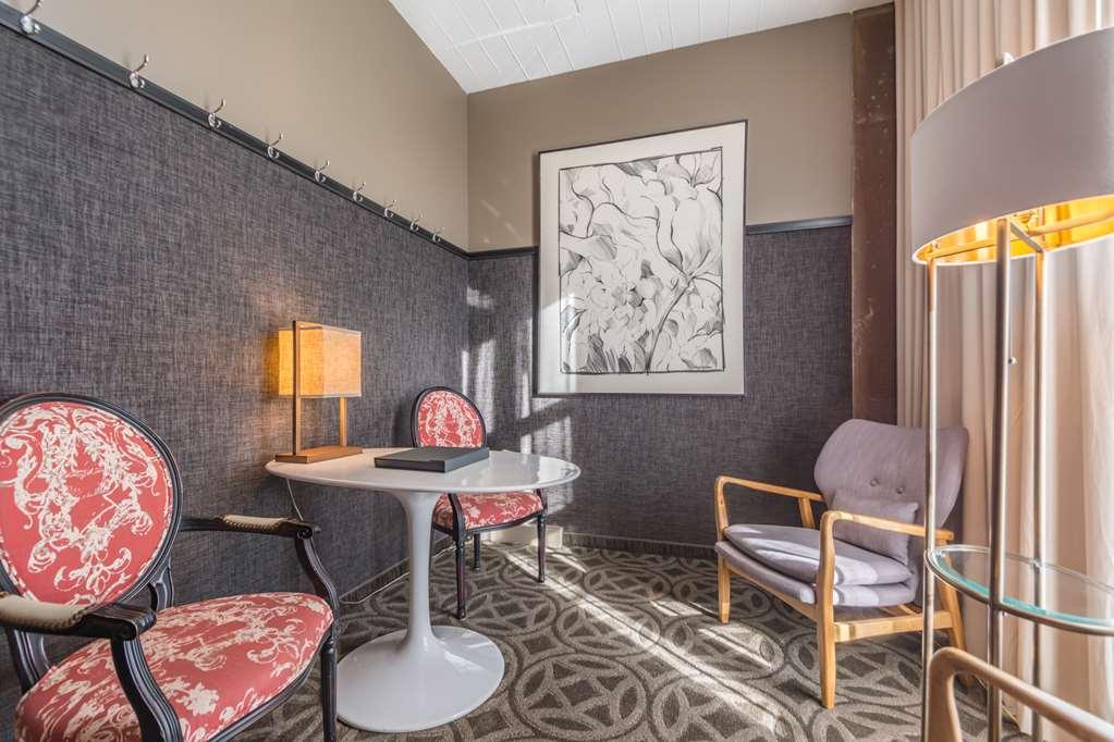 Proximity 4*
